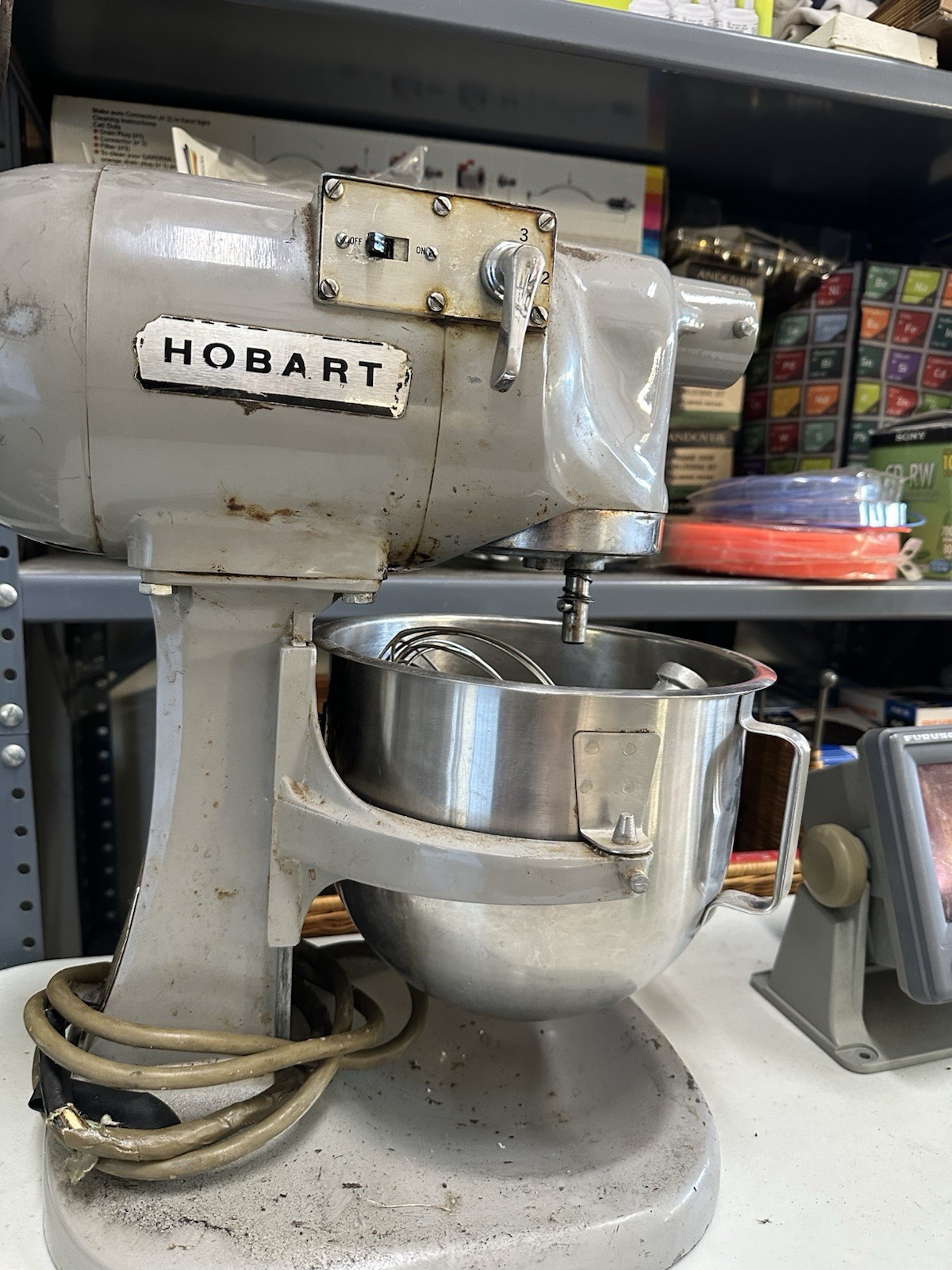 VINTAGE HOBART MODEL N-50 COMMERCIAL MIXER, BOWL & 2 PADDLES WORKS