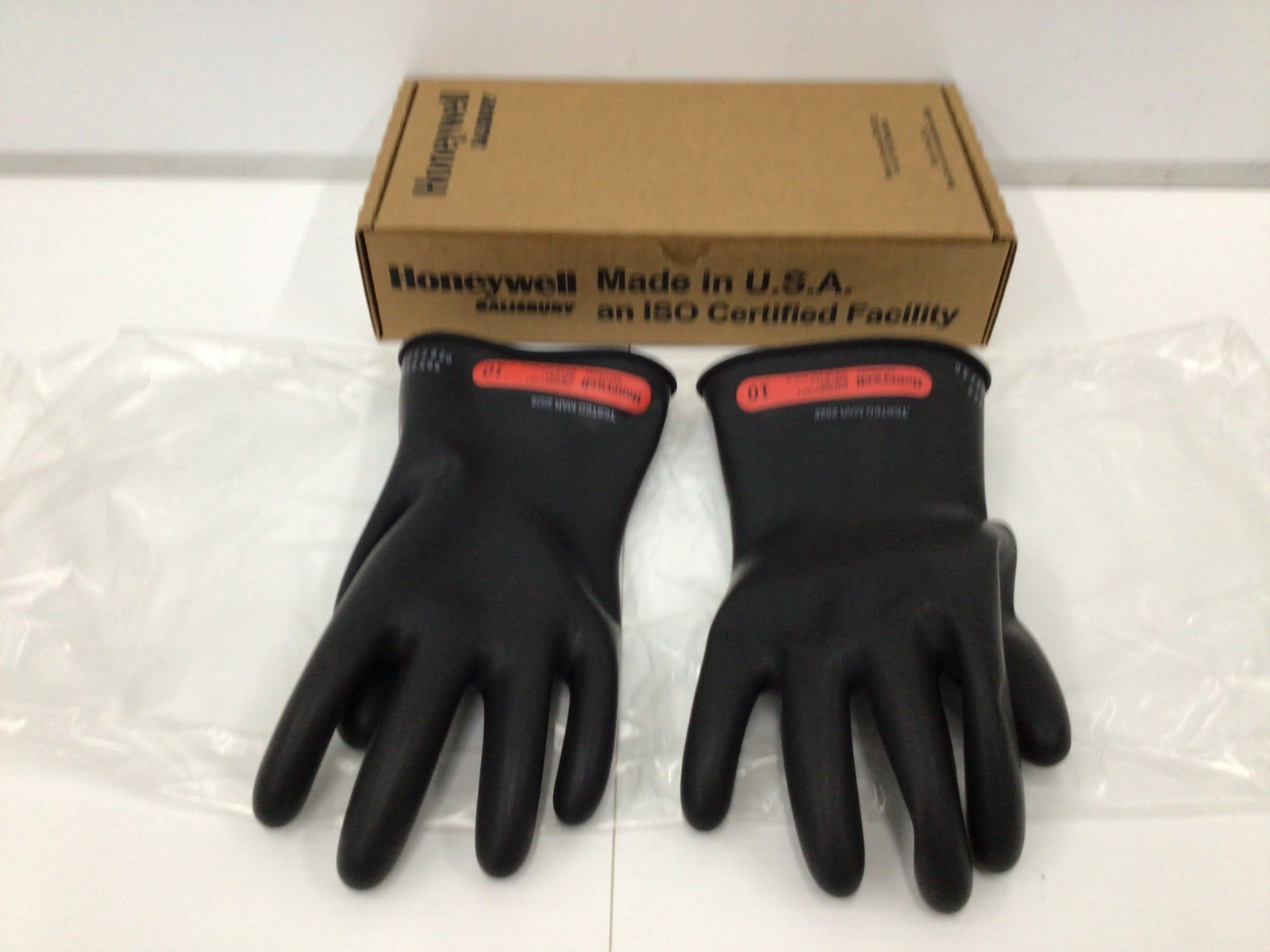 Salisbury honeywell E011B/10 Size 10, 11 In Length Black Gloves Type I, class 0 Salisbury honeywell E011B/10 Size 10, 11 In Length Black Gloves Type I, class 0