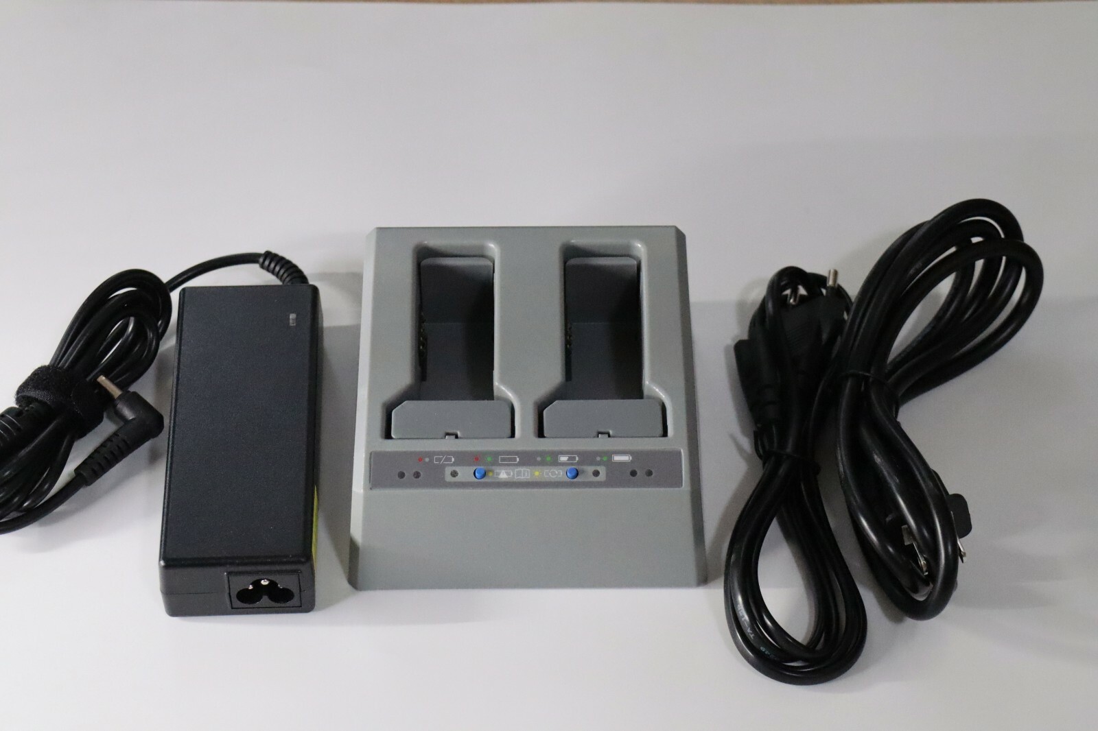 New Trimle Dual Slots Charger for Trimble R10 S8 GPS, Total Station New Trimle Dual Slots Charger for Trimble R10 S8 GPS, Total Station