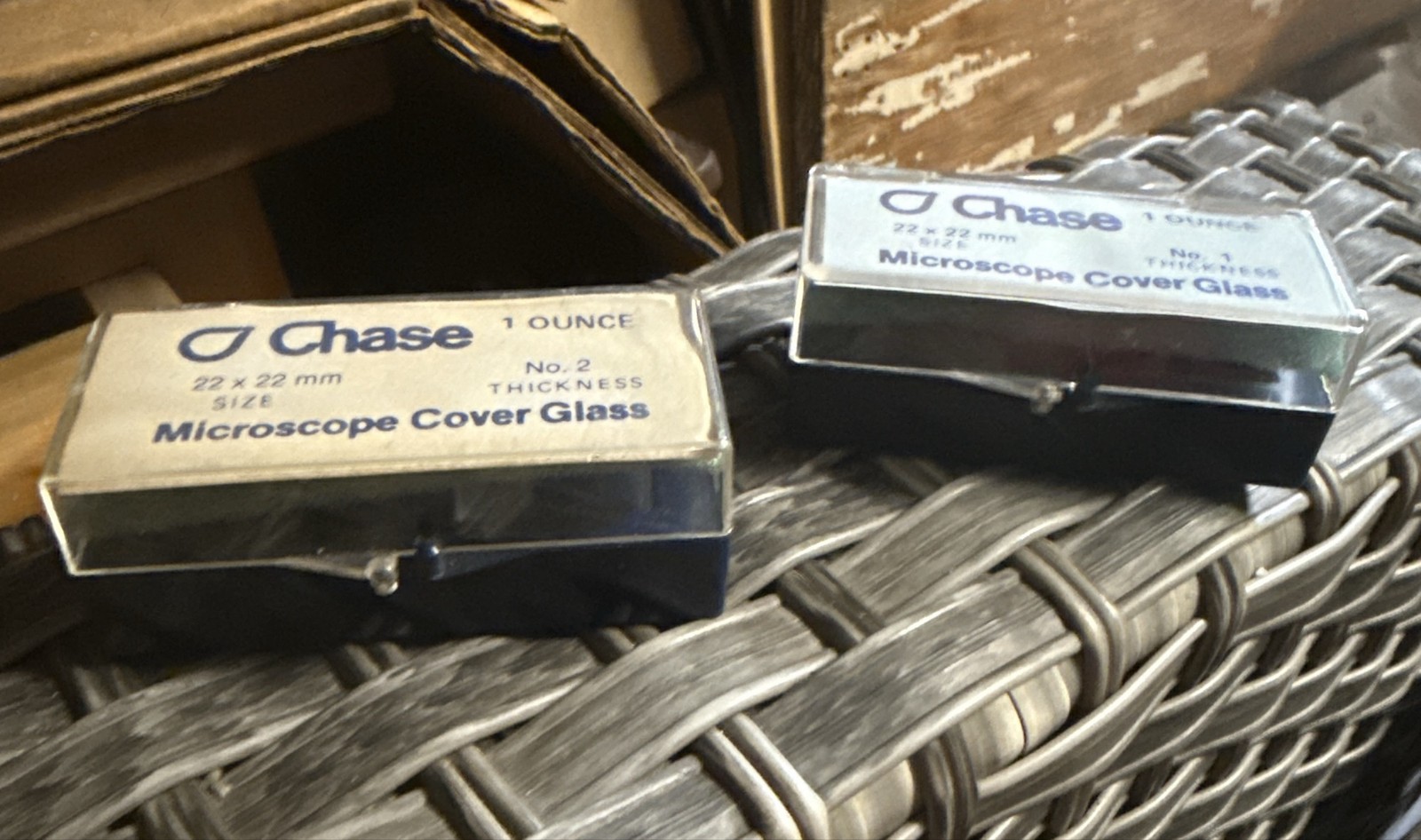 Vintage Chase 1 oz 22x22mm no.1 & no.2 thickness microscope cover glass Vintage Chase 1 oz 22x22mm no.1 & no.2 thickness microscope cover glass