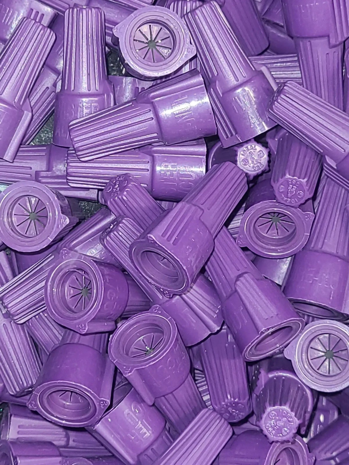 200pcs Ideal Twister Al/Cu Winged Wire Connectors Aluminum to Copper 65 Purple 200pcs Ideal Twister Al/Cu Winged Wire Connectors Aluminum to Copper 65 Purple