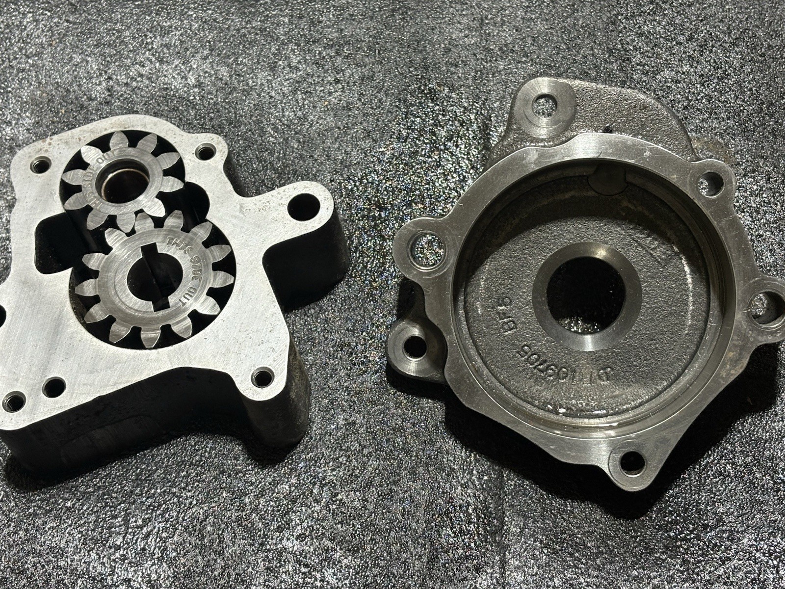 RE504914 New Complete Oil Pump Fits John Deere 9935 444JR 360DG 9410 9550 RE504914 New Complete Oil Pump Fits John Deere 9935 444JR 360DG 9410 9550
