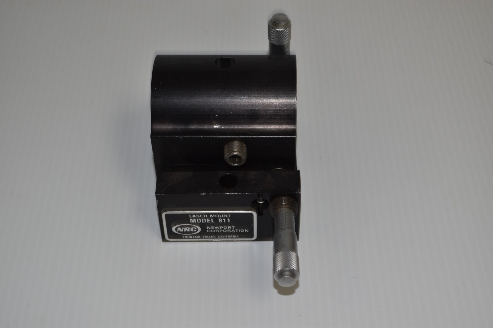 *JM* NEWPORT MODEL 811 LASER MOUNT (SML51)