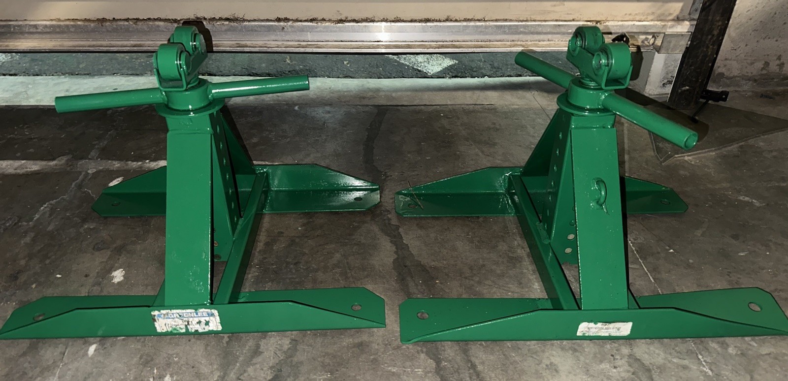 Greenlee 683 Screw-Type Reel Stand, Adjustable, 22 Greenlee 683 Screw-Type Reel Stand, Adjustable, 22