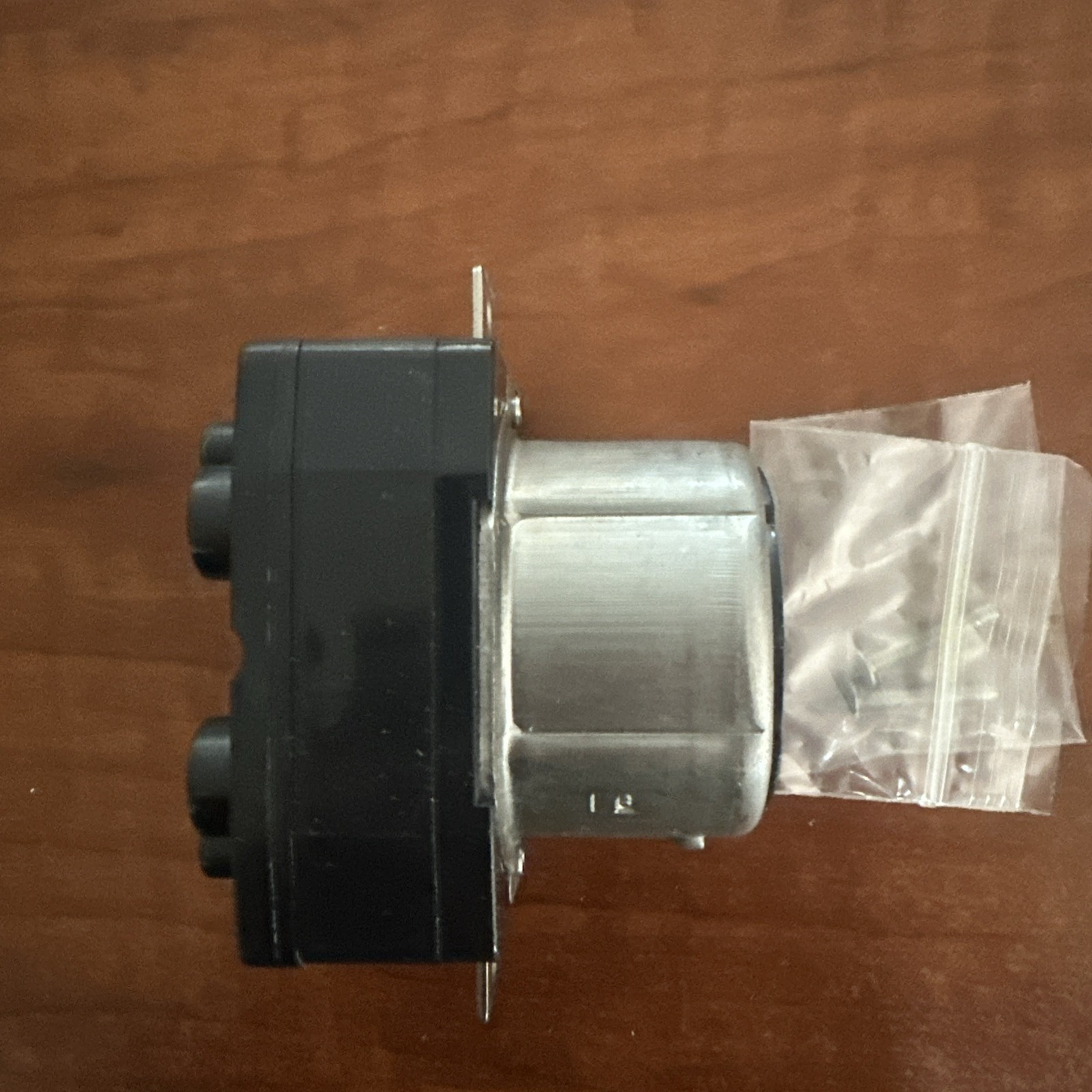 Leviton 6369CR 3-Pole 4-Wire 125/250V Locking Receptacle.