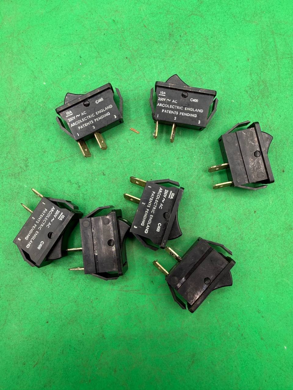 Lot of 6 Arcolectric C400 10A 250V AC Panel Rocker Switches RE Lot of 6 Arcolectric C400 10A 250V AC Panel Rocker Switches RE