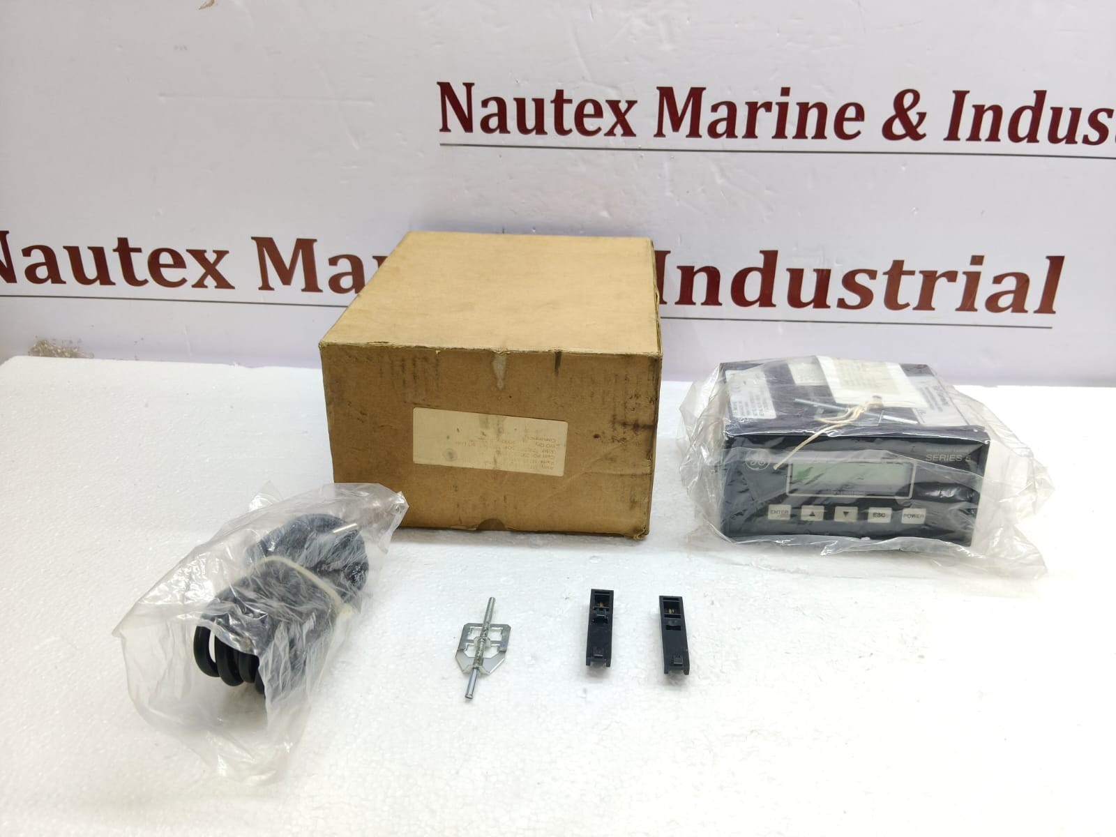 GE Sensing MTS5-3A1-10 Panametrics Moisture Target Series 5 230VAC Complete KIT GE Sensing MTS5-3A1-10 Panametrics Moisture Target Series 5 230VAC Complete KIT