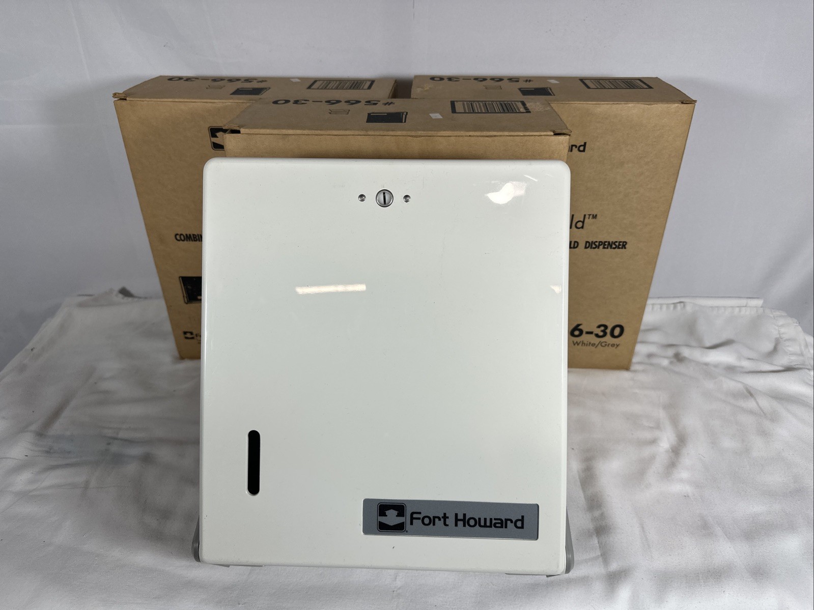 Fort Howard No. 566-30 Each Paper Dispenser WHITE/GRAY COMMERCIAL NIB VINTAGE Fort Howard No. 566-30 Each Paper Dispenser WHITE/GRAY COMMERCIAL NIB VINTAGE