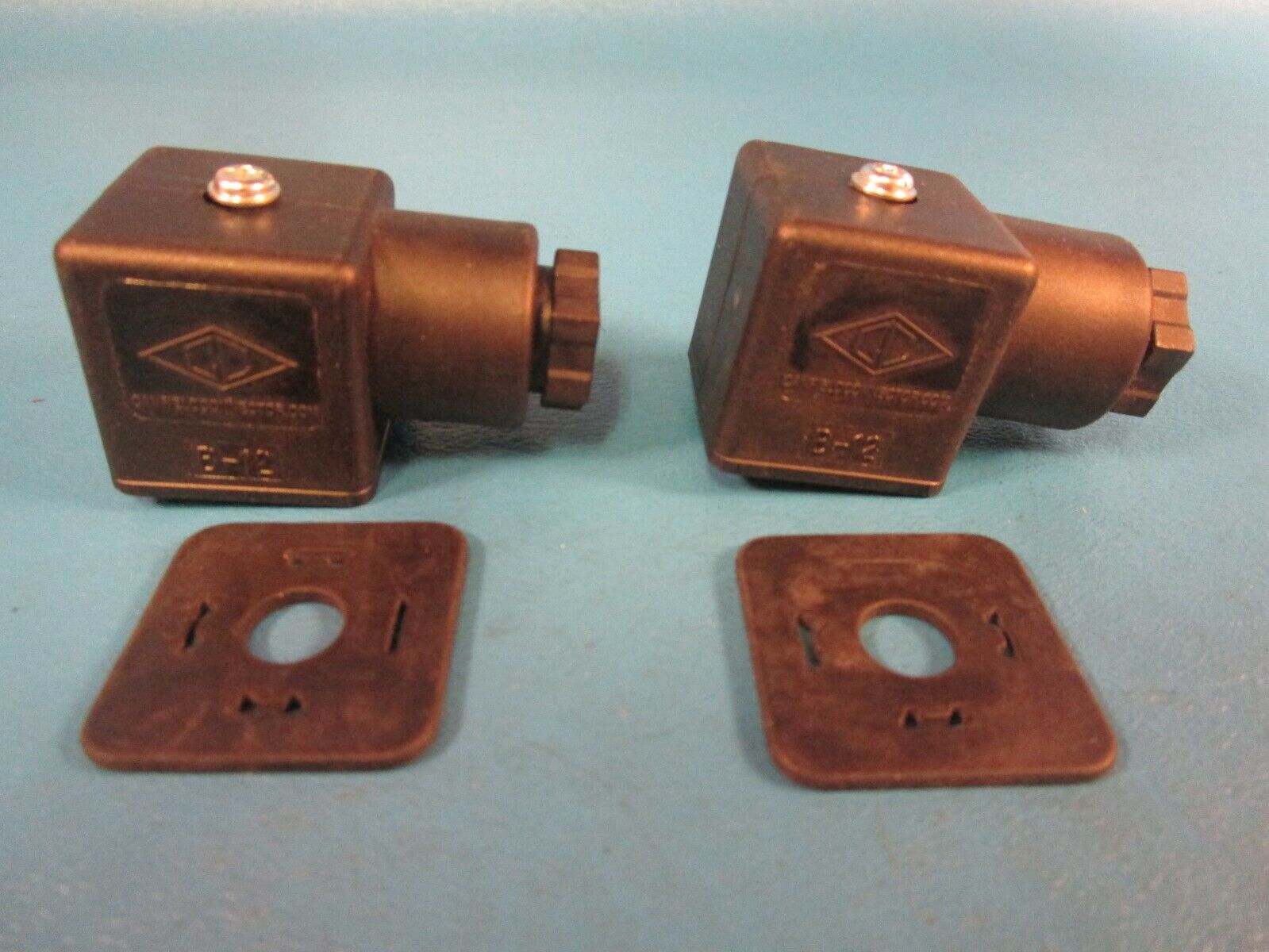 LOT OF 2 Canfield Connector B12 w Gasket, 4 Pin Female for Solenoid Valve