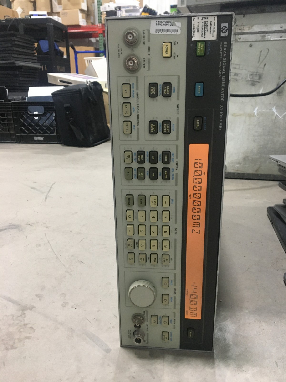 HP 8642A Synthesized Signal Generator 100 kHz to 1057.5 MHz *UNTESTED* HP 8642A Synthesized Signal Generator 100 kHz to 1057.5 MHz *UNTESTED*