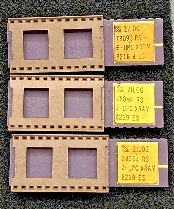 Zilog Z8093RS Z8094RS Z-UPC Piggyback Microcontroller ES Engineering Sample Lot3 Zilog Z8093RS Z8094RS Z-UPC Piggyback Microcontroller ES Engineering Sample Lot3