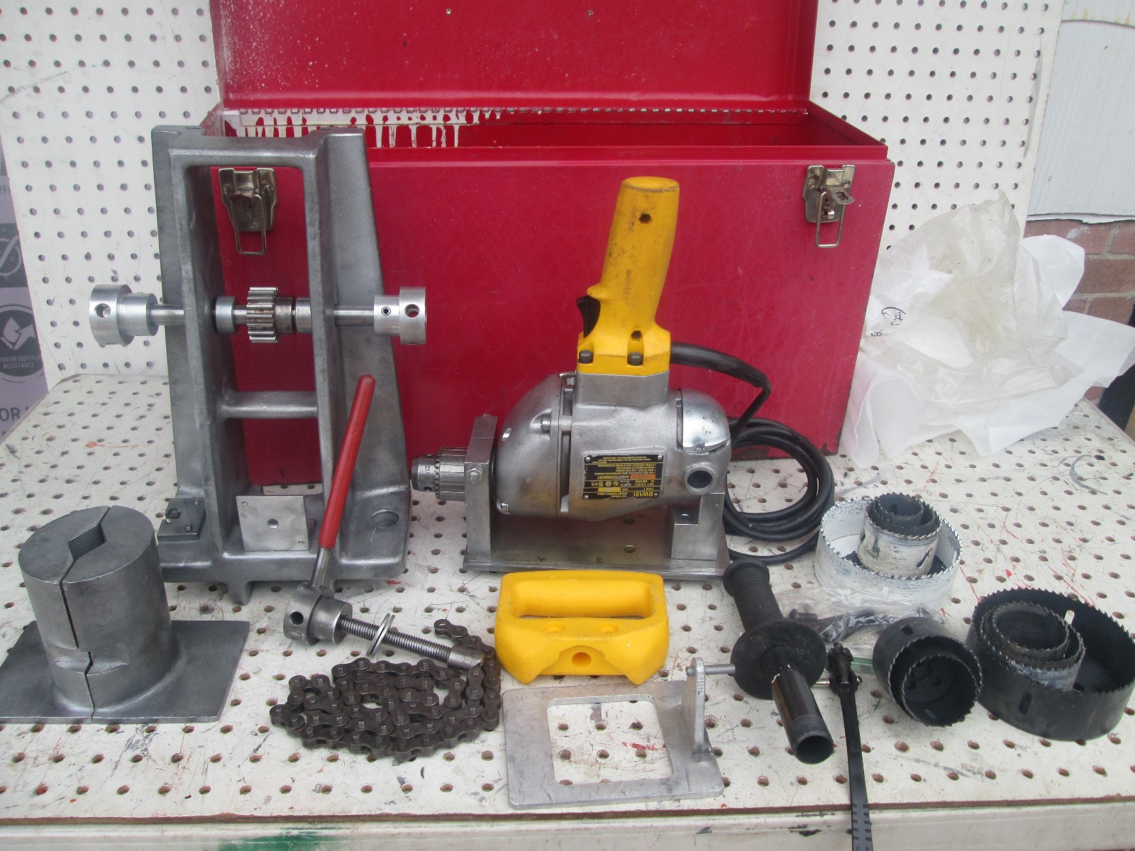 Fend Industrial Tool DRILL DeWalt Motor Hole Saw Tool The Hole Thing CompleteSet Fend Industrial Tool DRILL DeWalt Motor Hole Saw Tool The Hole Thing CompleteSet