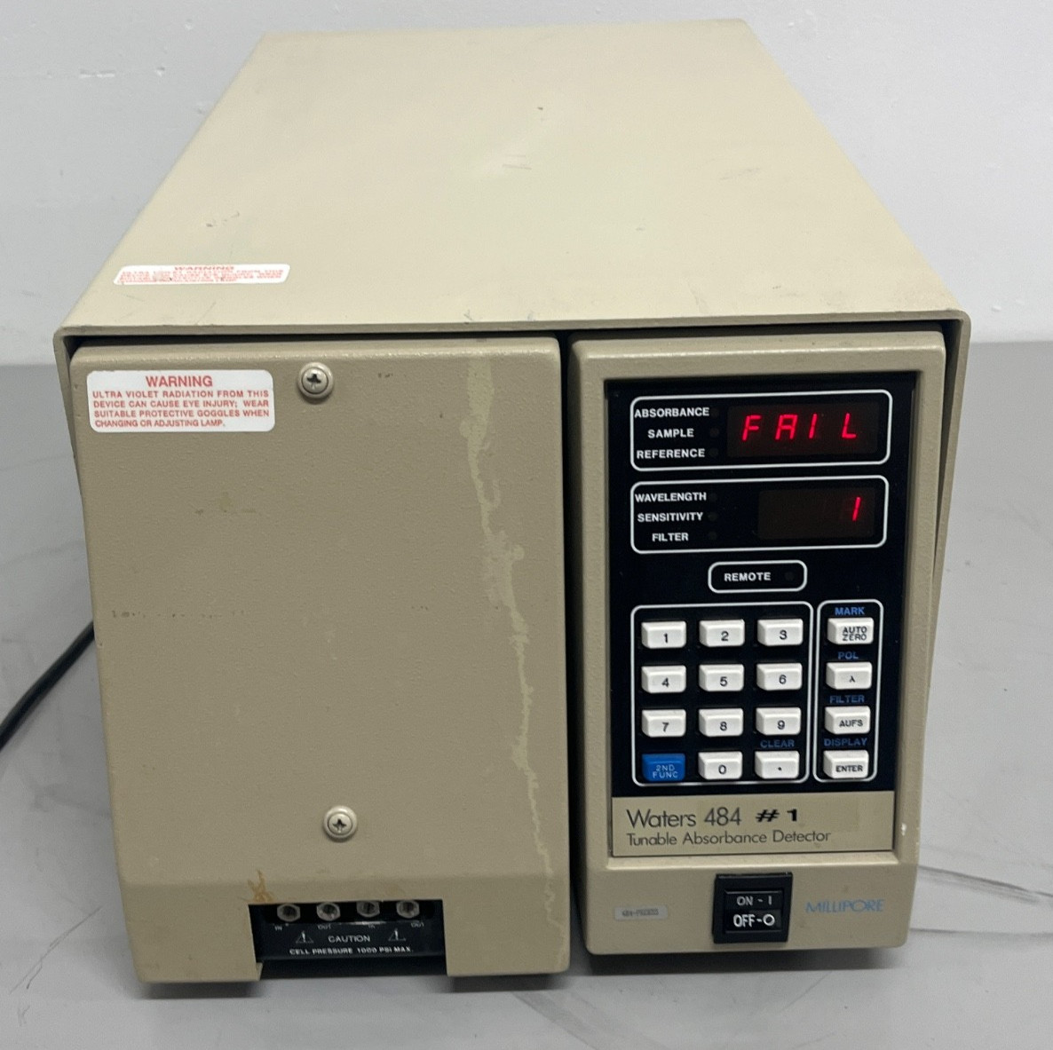 Waters 484 Tunable Absorbance Detector — Powers On, For Parts or Repair Waters 484 Tunable Absorbance Detector — Powers On, For Parts or Repair