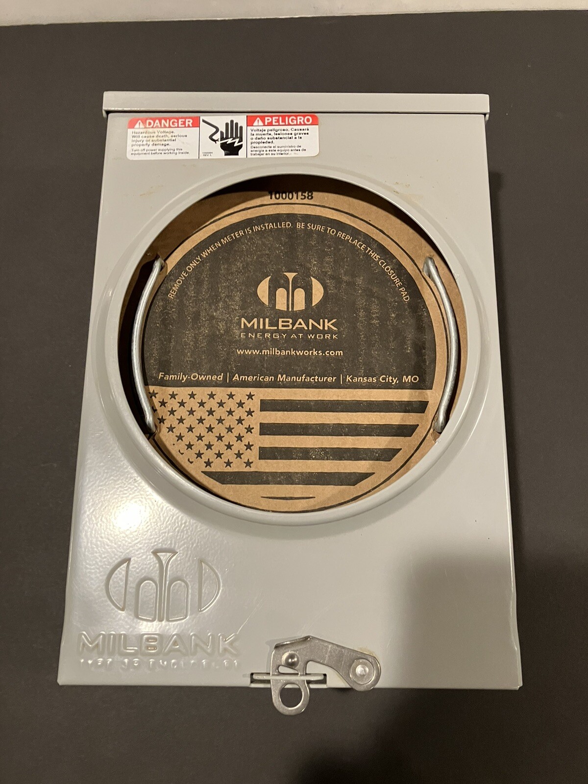 Milbank Meter Socket Series U-125 Type 3 R Enclosure 125 Amp. 3 Wire 600 VAC NOS Milbank Meter Socket Series U-125 Type 3 R Enclosure 125 Amp. 3 Wire 600 VAC NOS