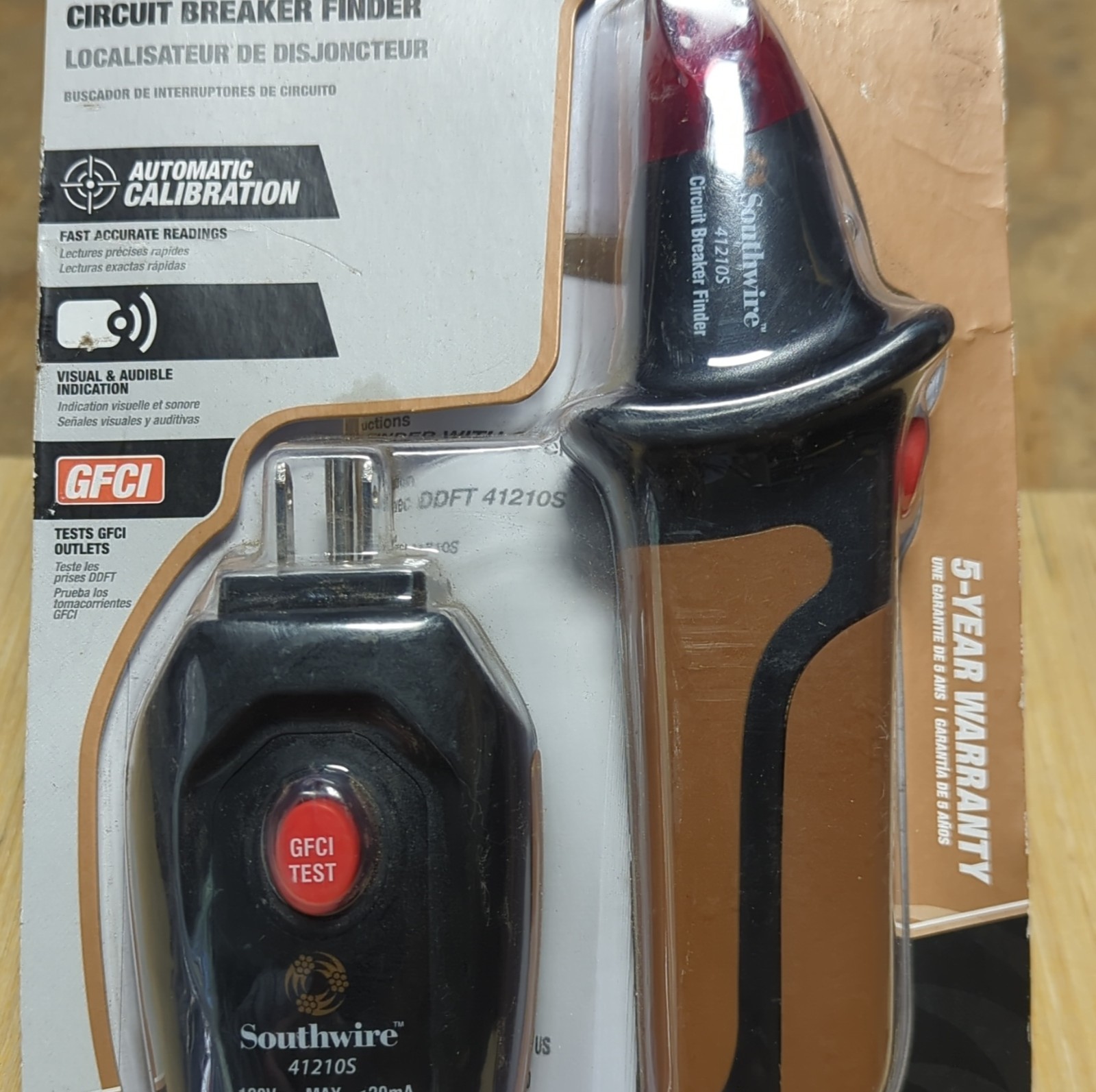 Southwire 41210S Circuit Breaker Finder with GFCI Test and Automatic Calibration Southwire 41210S Circuit Breaker Finder with GFCI Test and Automatic Calibration