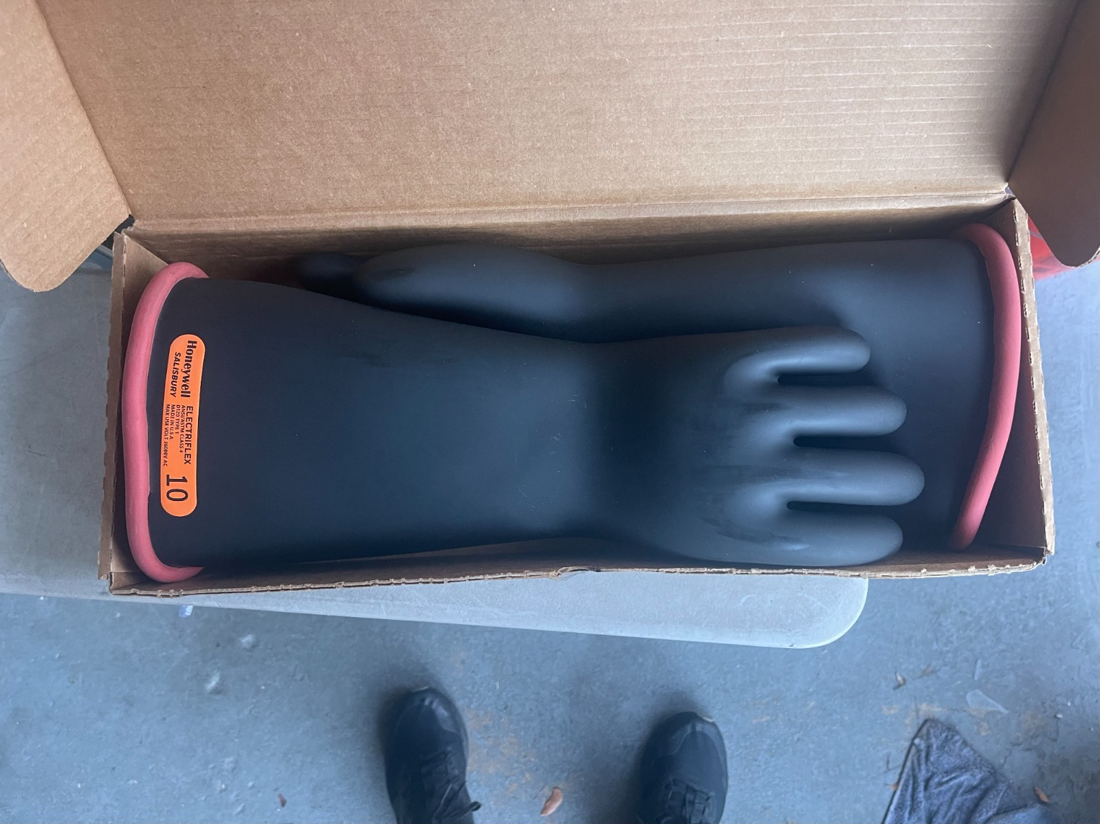 Salisbury Honeywell Electriflex Lineman Gloves CL4 Size 10 Black Red NG416RB/10