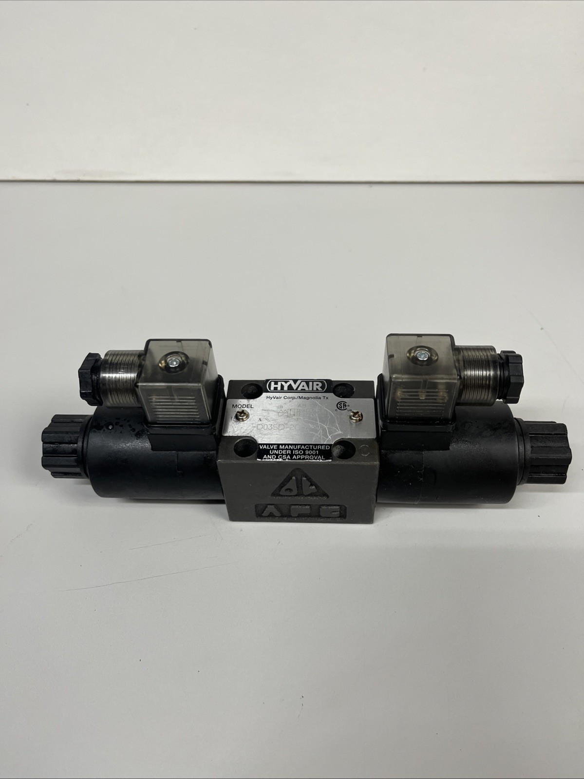HYVAIR D03 VALVE D03SD-2C-24D-35 DOUBLE SOLENOID DIRECTIONAL VALVE