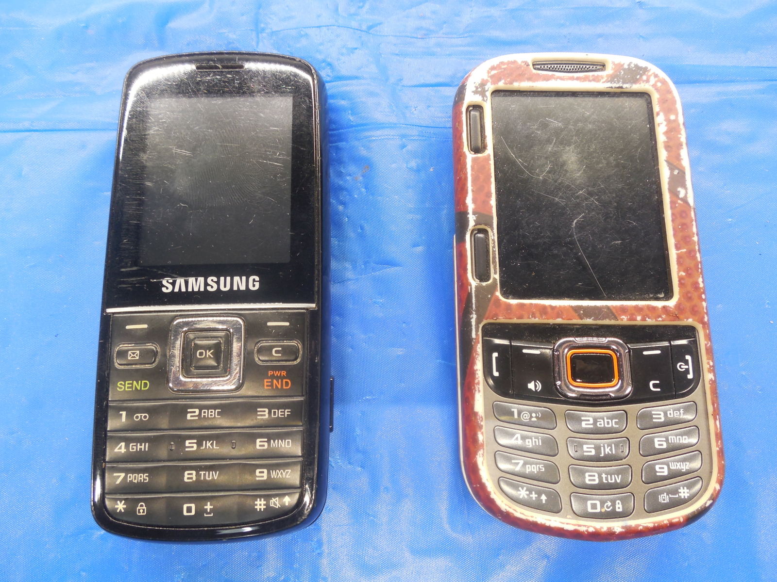 LOT OF 2 SAMSUNG CELLULAR PHONES FULL KEYBOARD CELL PHONE UNTESTED NO CORDS LOT OF 2 SAMSUNG CELLULAR PHONES FULL KEYBOARD CELL PHONE UNTESTED NO CORDS